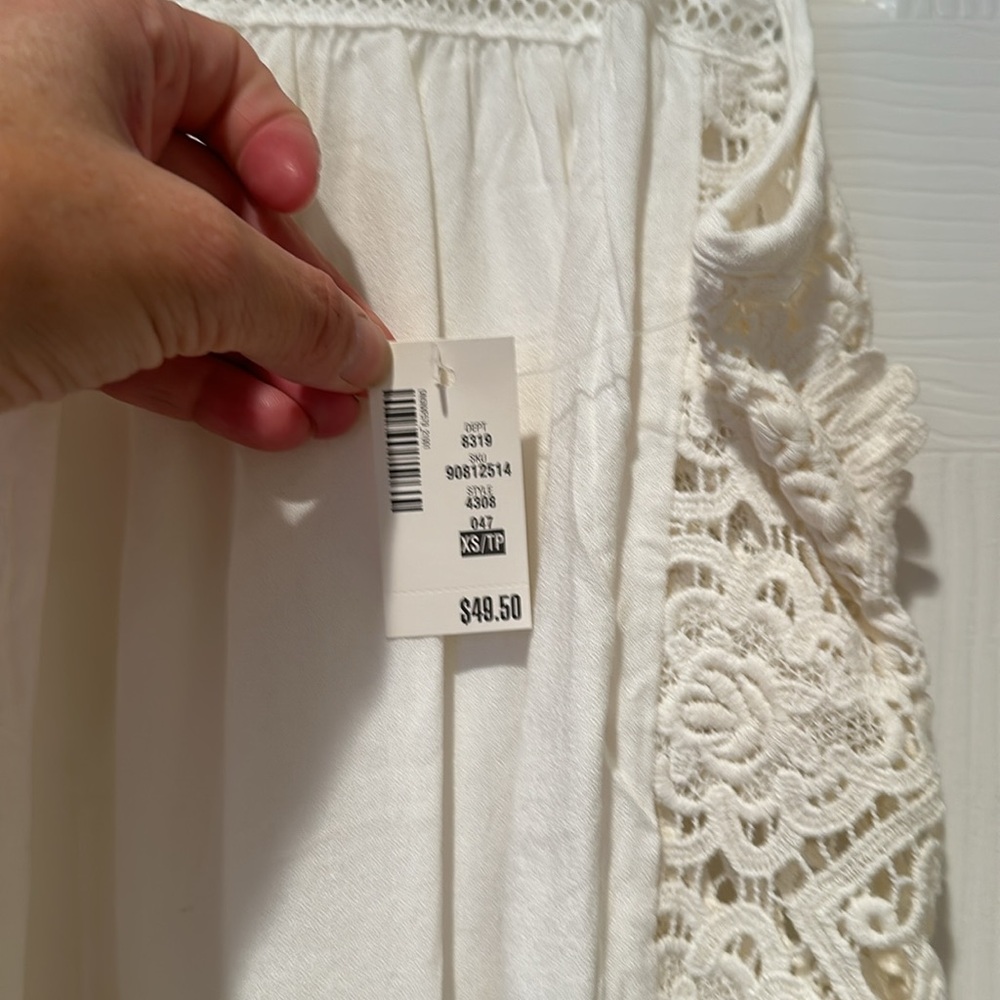White top - Picture 2 of 4